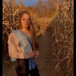 Meet your Posher, Olivia